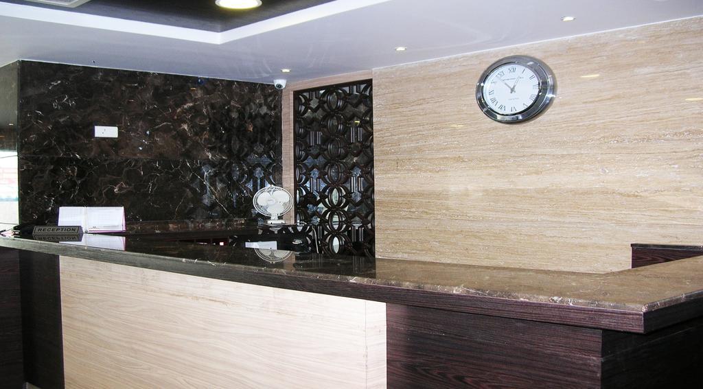 לינה וארוחת בוקר טירופאטי Harsha Residency מראה חיצוני תמונה