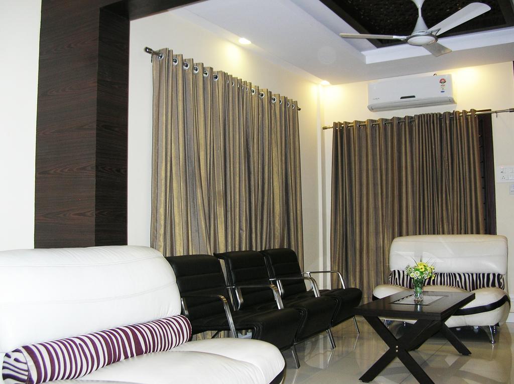 לינה וארוחת בוקר טירופאטי Harsha Residency חדר תמונה